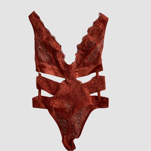 Victoria’s Secret Lace Bodysuit Lingerie - Picture 2 of 5